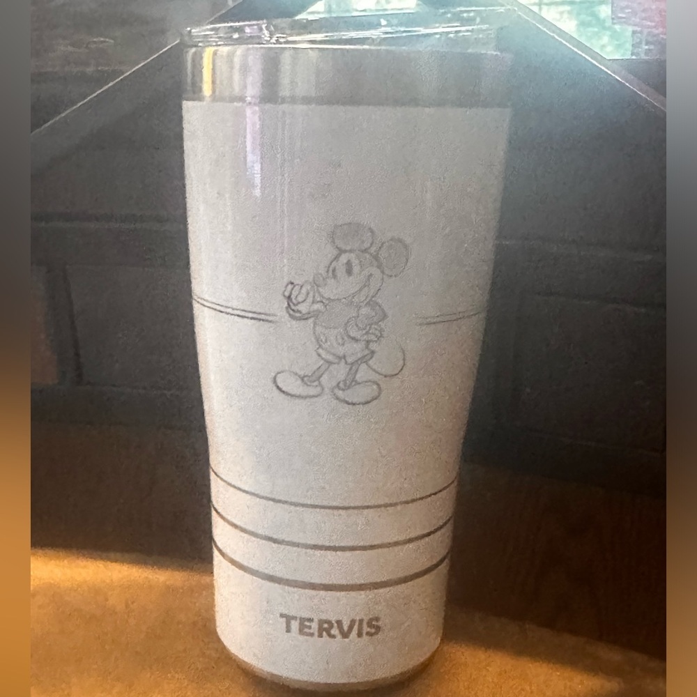 NWOT Disney Platinum 100 Tervis